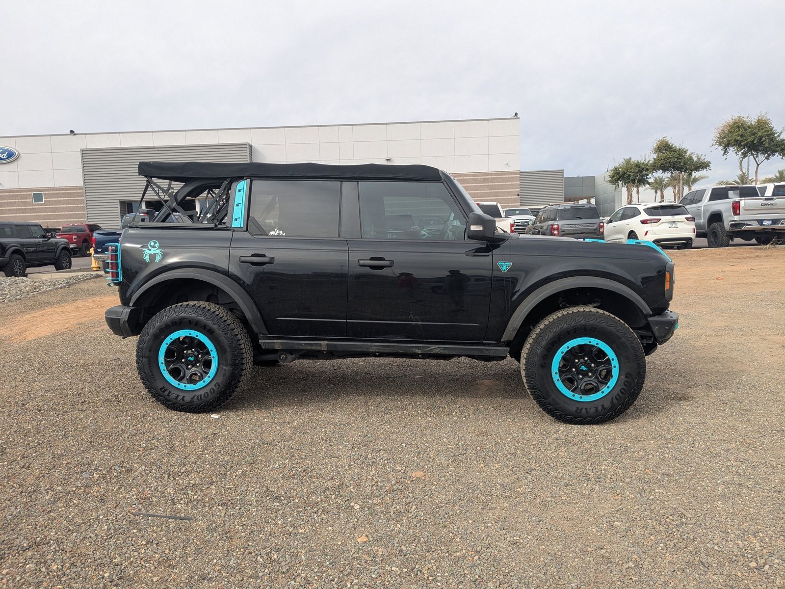 View vehicle photo 4
