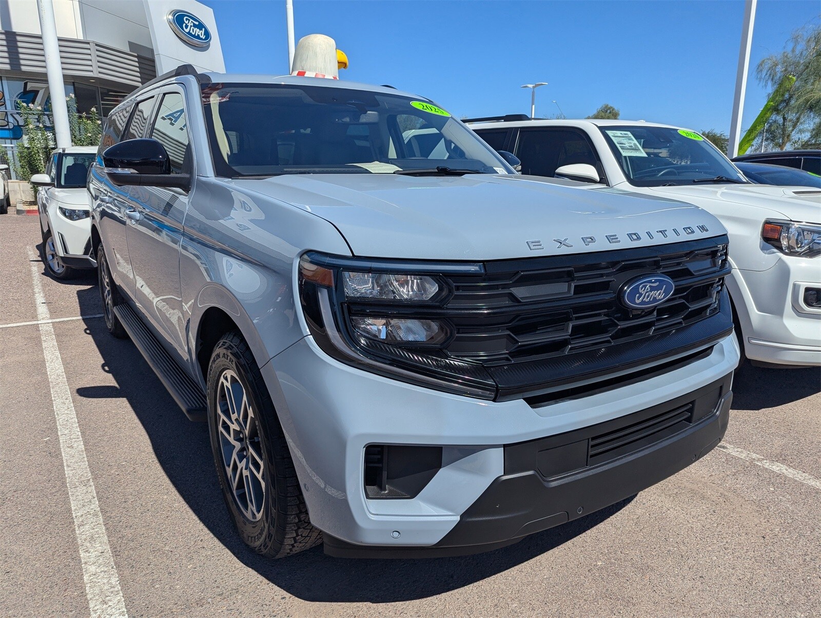2025 Ford Expedition MAX photo 2