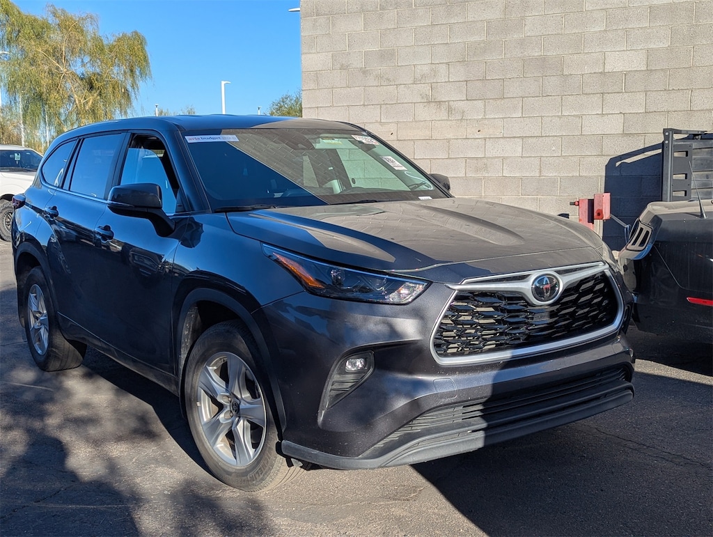 Used 2024 Toyota Highlander LE SUV