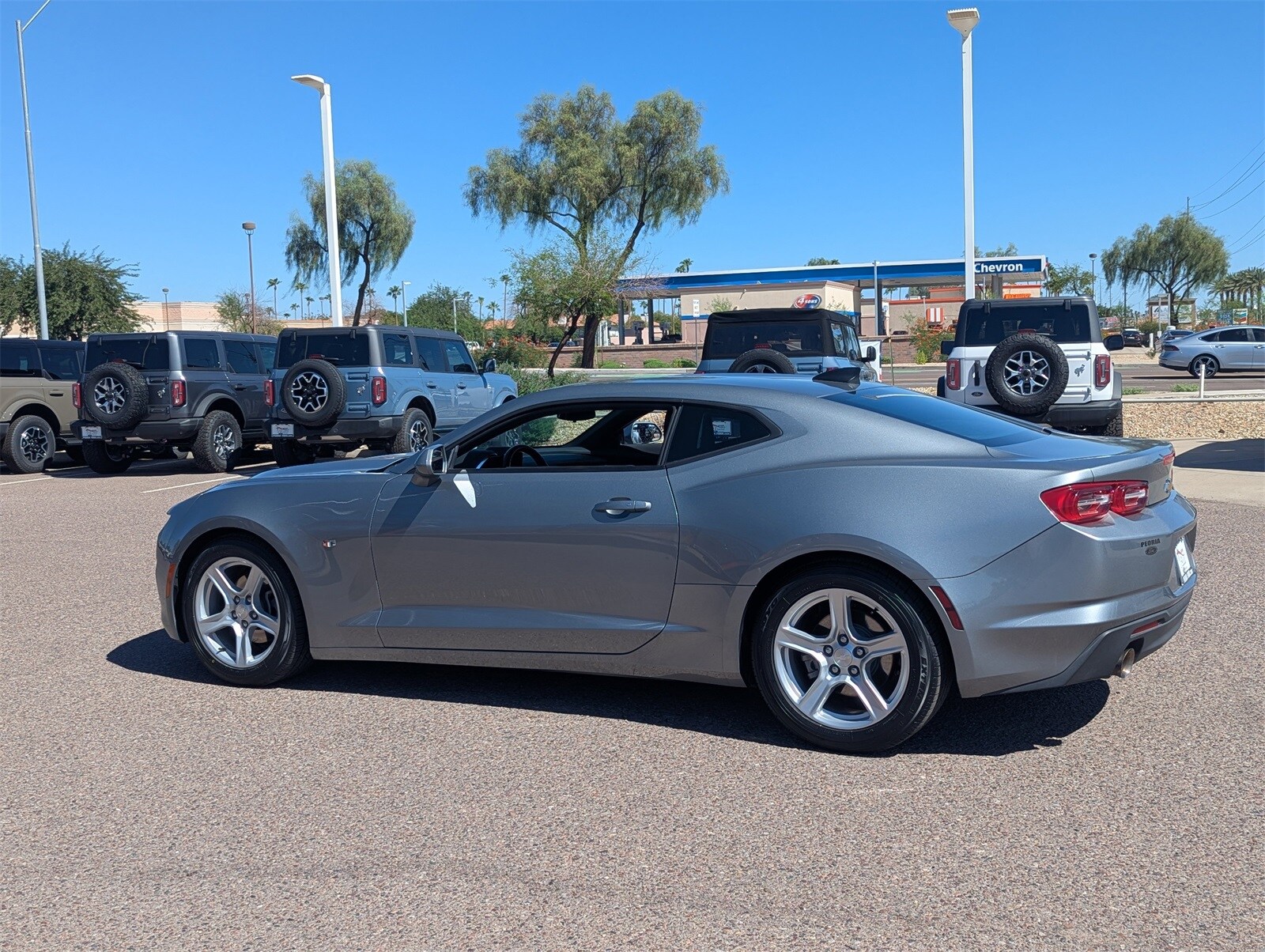 2023 Chevrolet Camaro 1LT photo 4