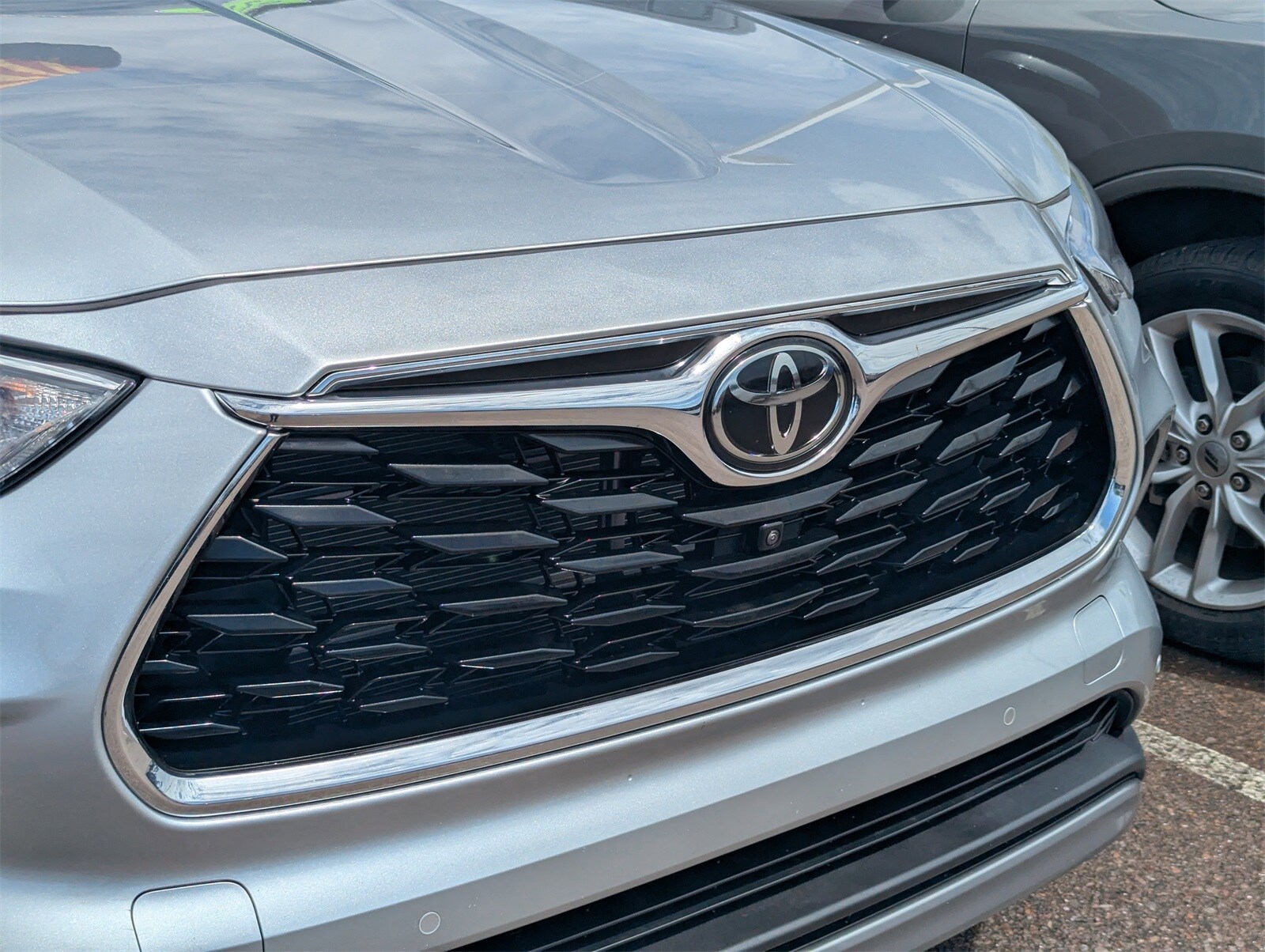 2025 Toyota Highlander Hybrid Platinum photo 3