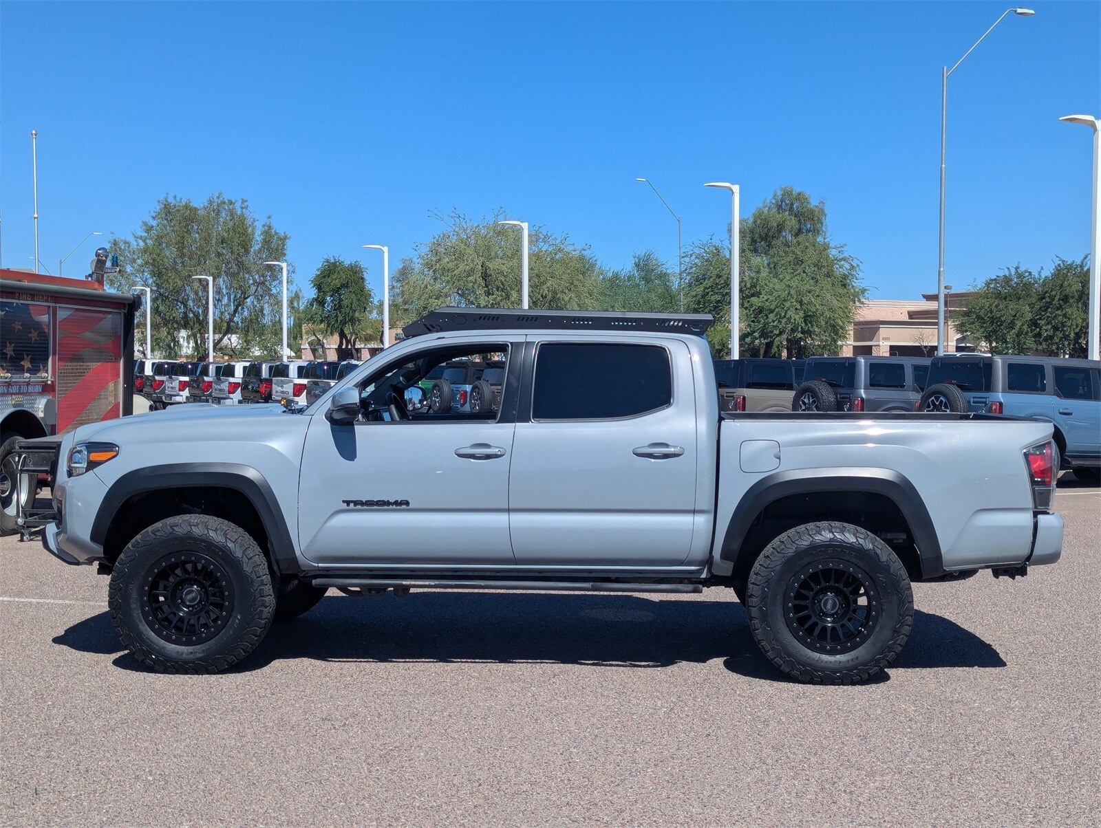 2019 Toyota Tacoma TRD Sport photo 3
