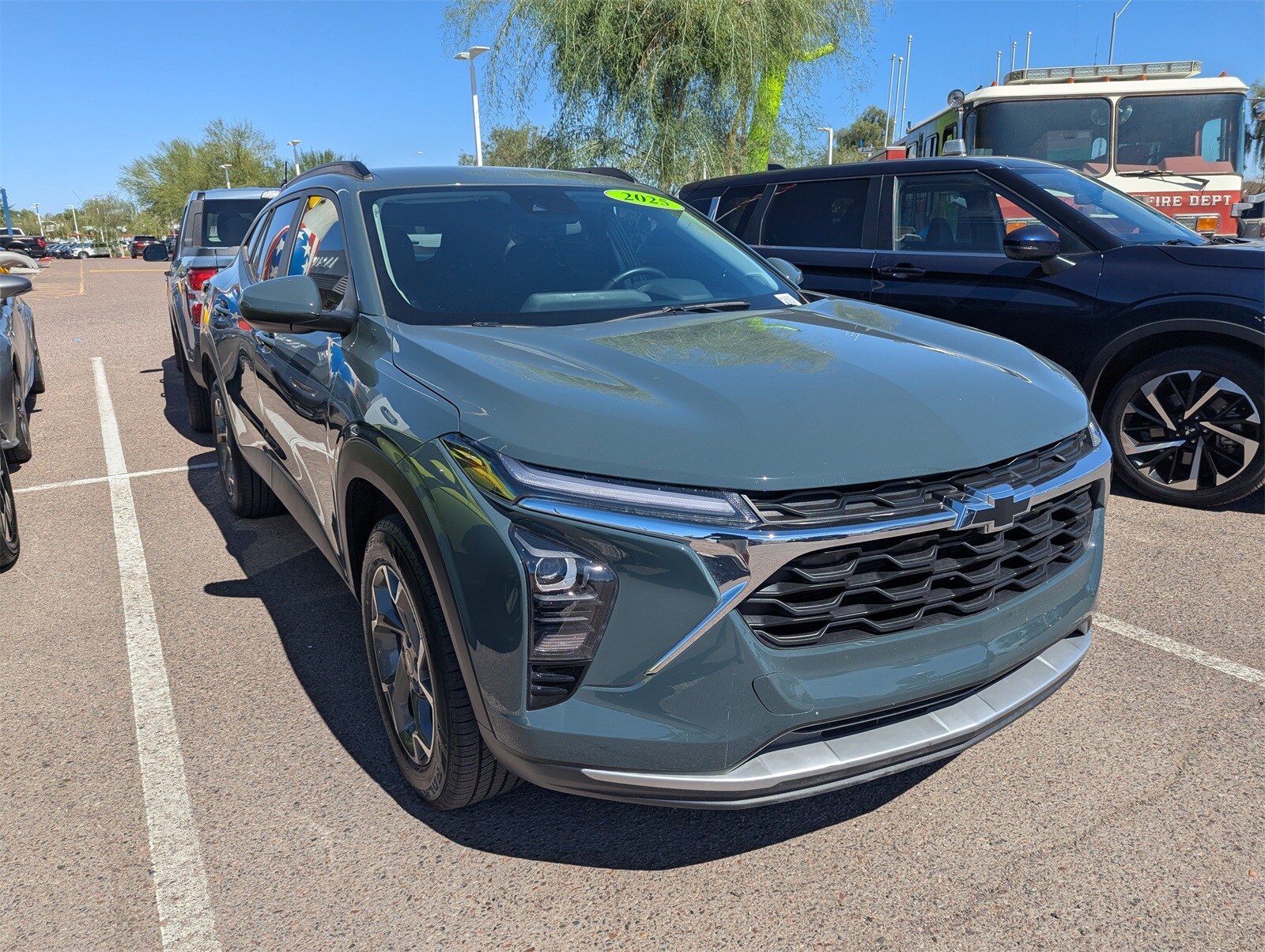 2025 Chevrolet Trax LT photo 3
