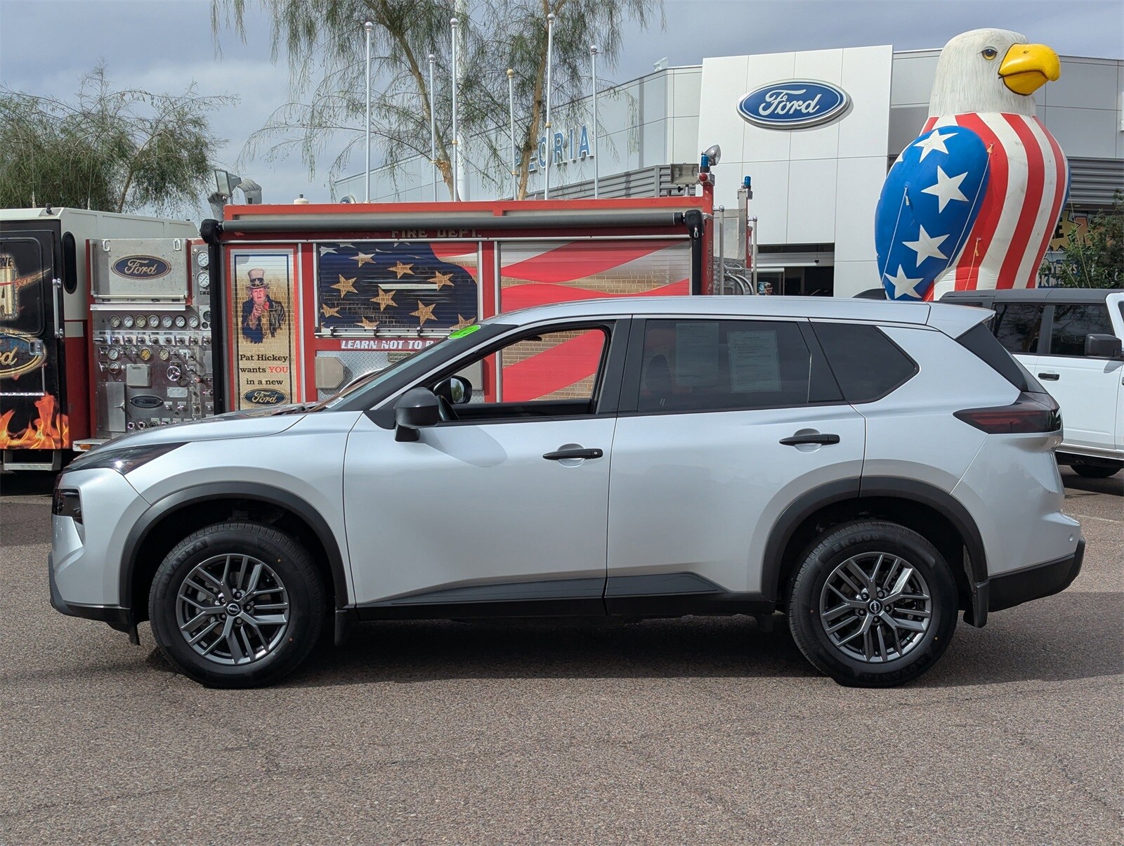 2024 Nissan Rogue S photo 3