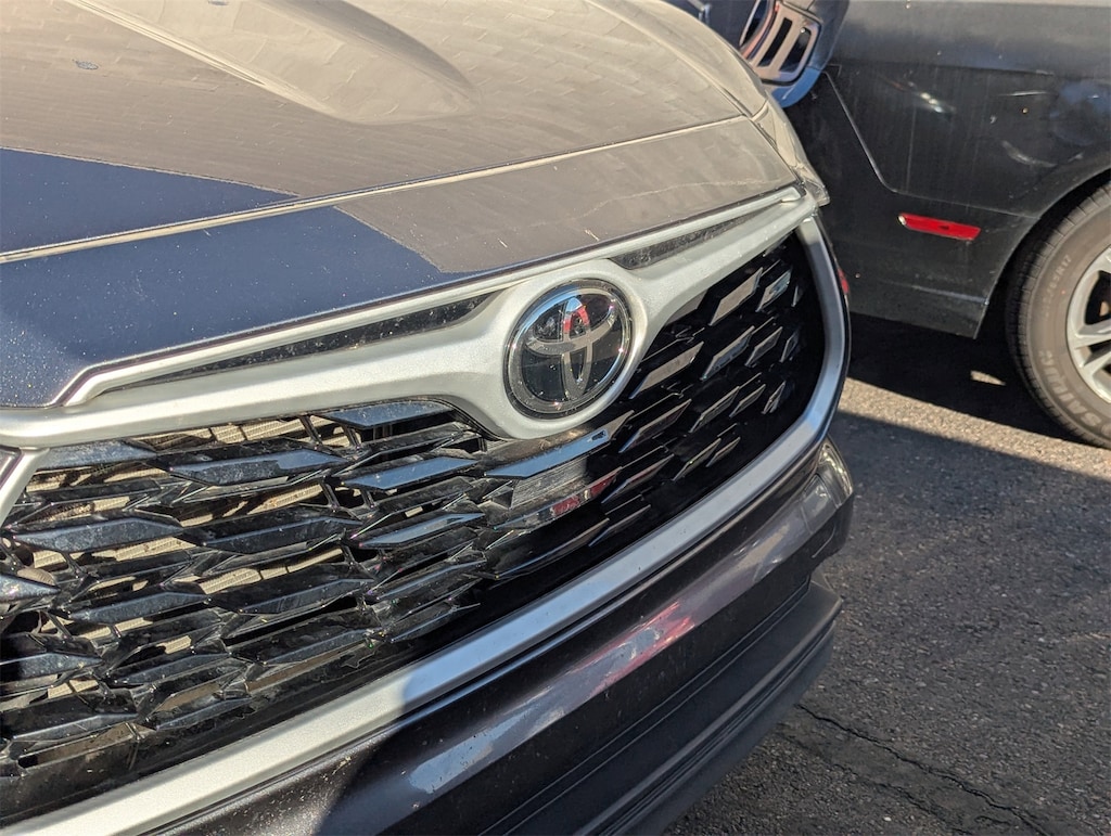 Used 2024 Toyota Highlander LE SUV