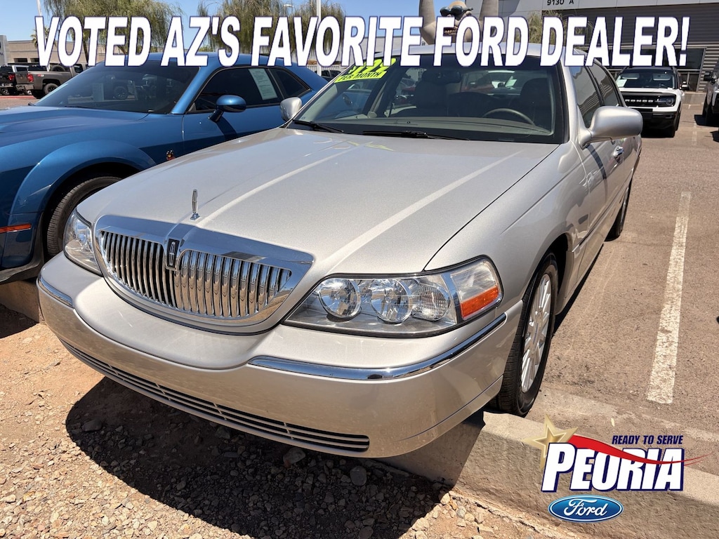 Used 2004 Lincoln Town Car Signature Sedan
