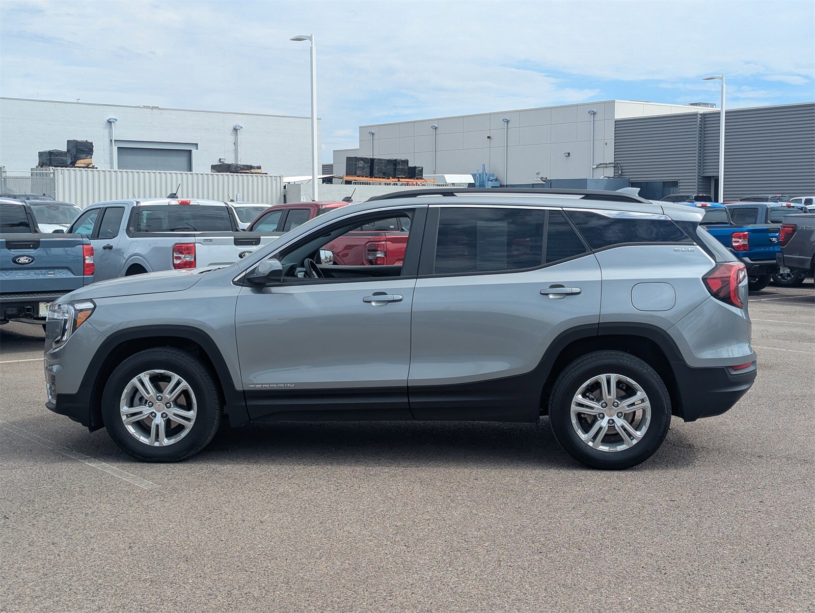 2024 Gmc Terrain SLE photo 2