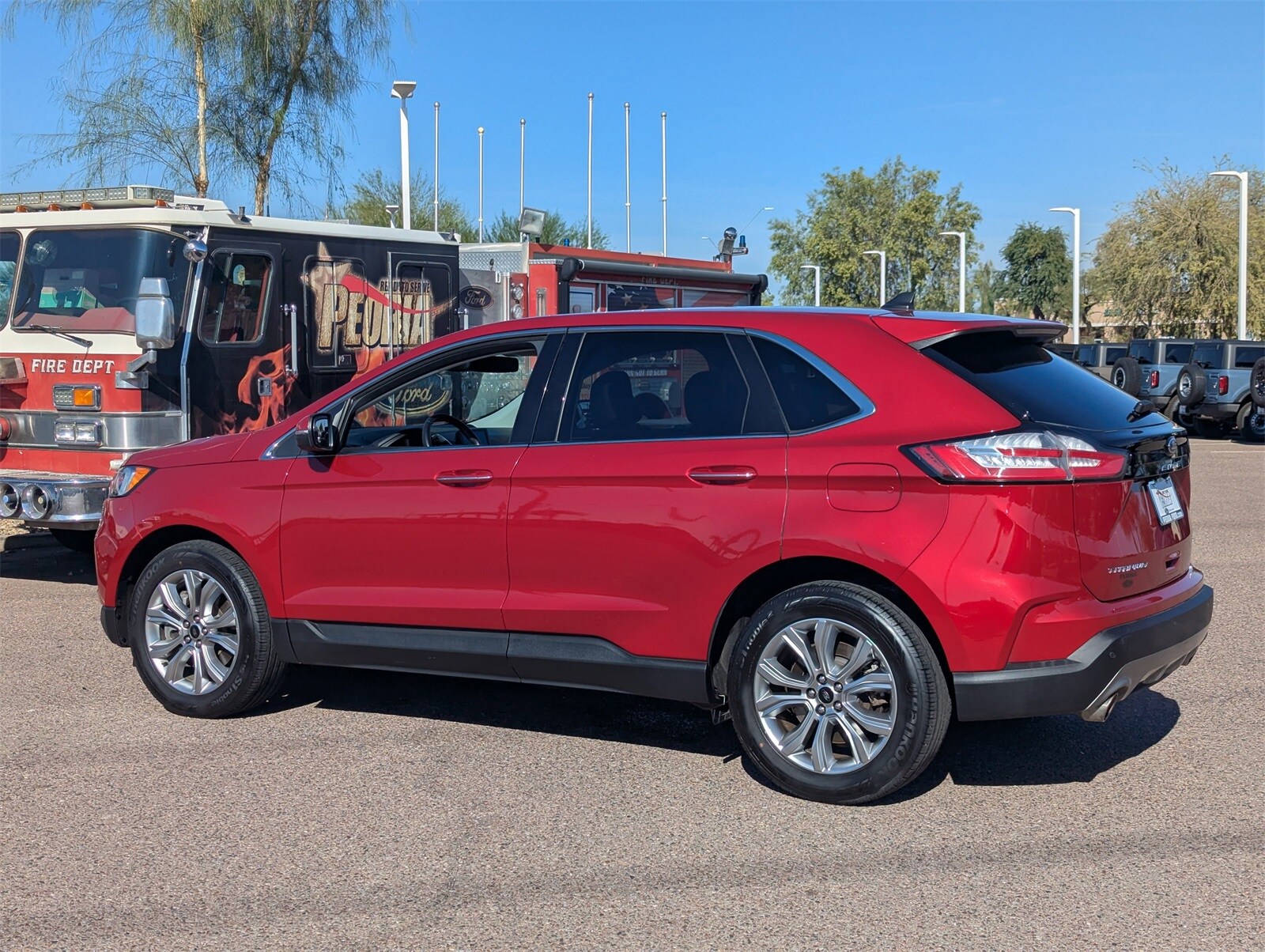 2024 Ford Edge Titanium photo 2