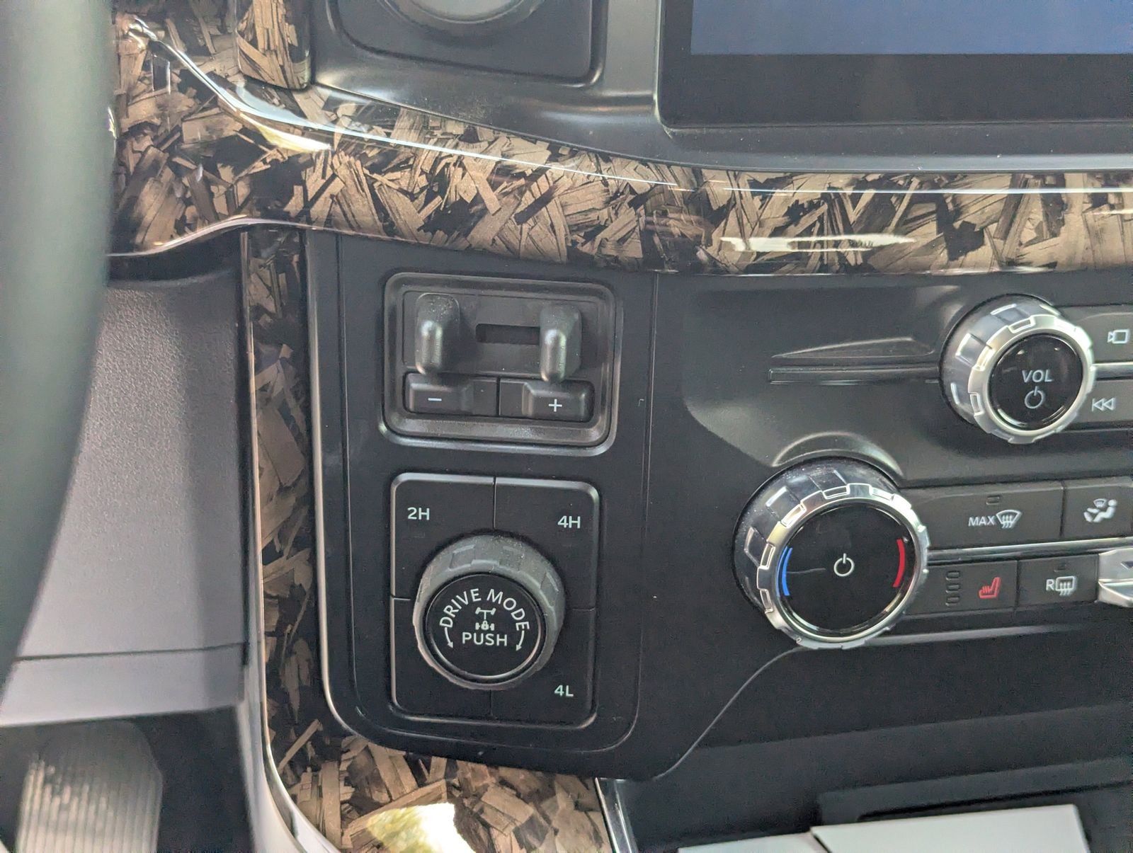 2025 Ford F-150 XLT - Photo 18