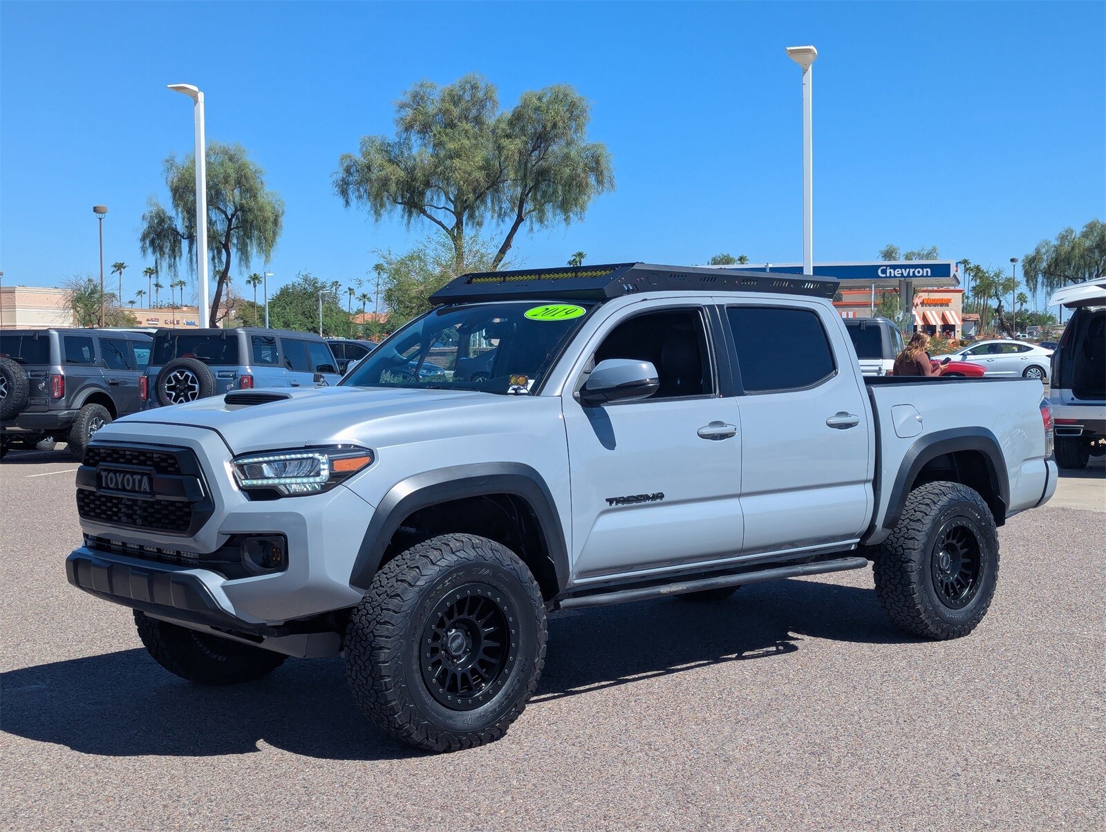 2019 Toyota Tacoma TRD Sport photo 2