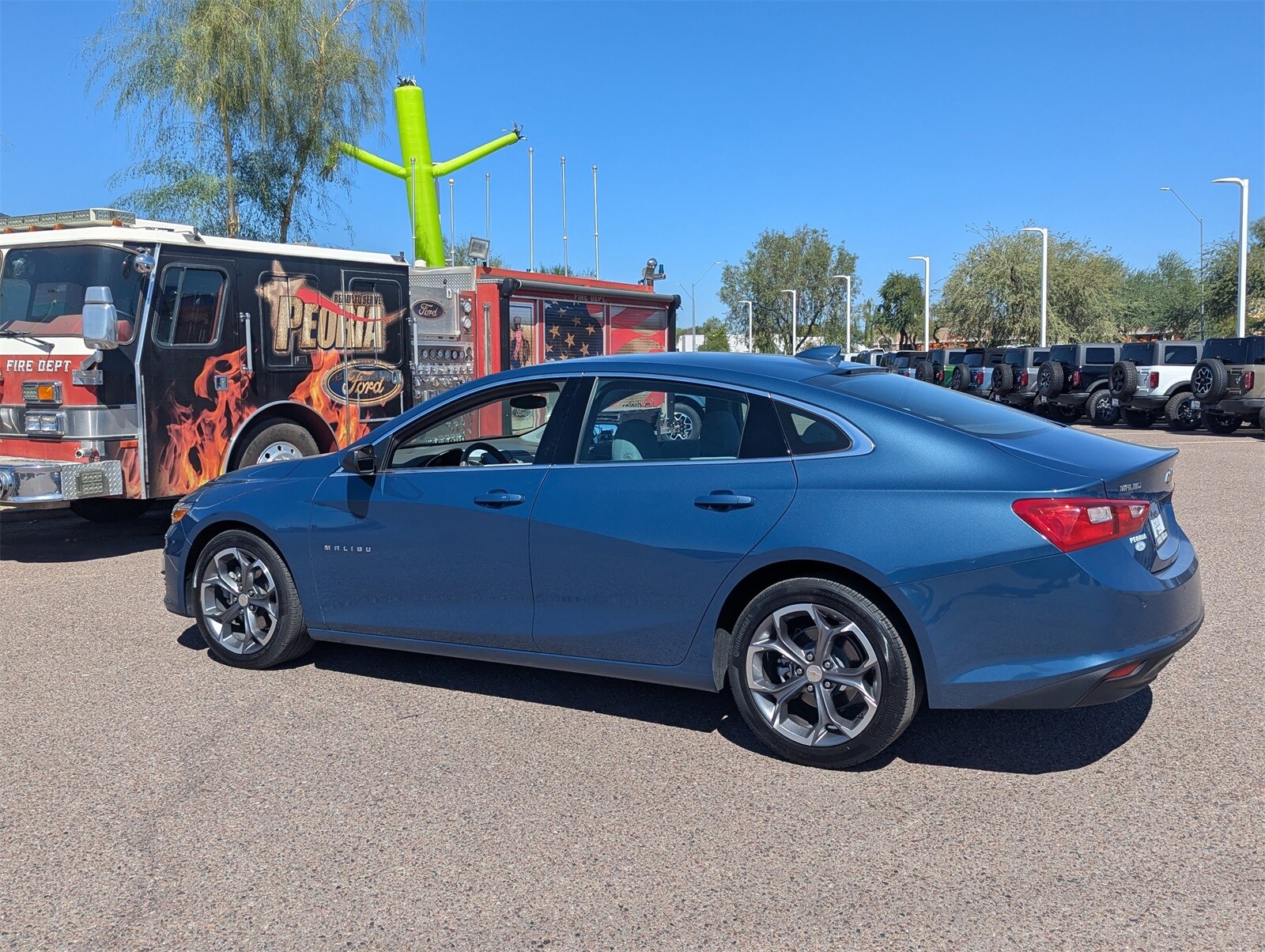 2024 Chevrolet Malibu 1LT photo 2