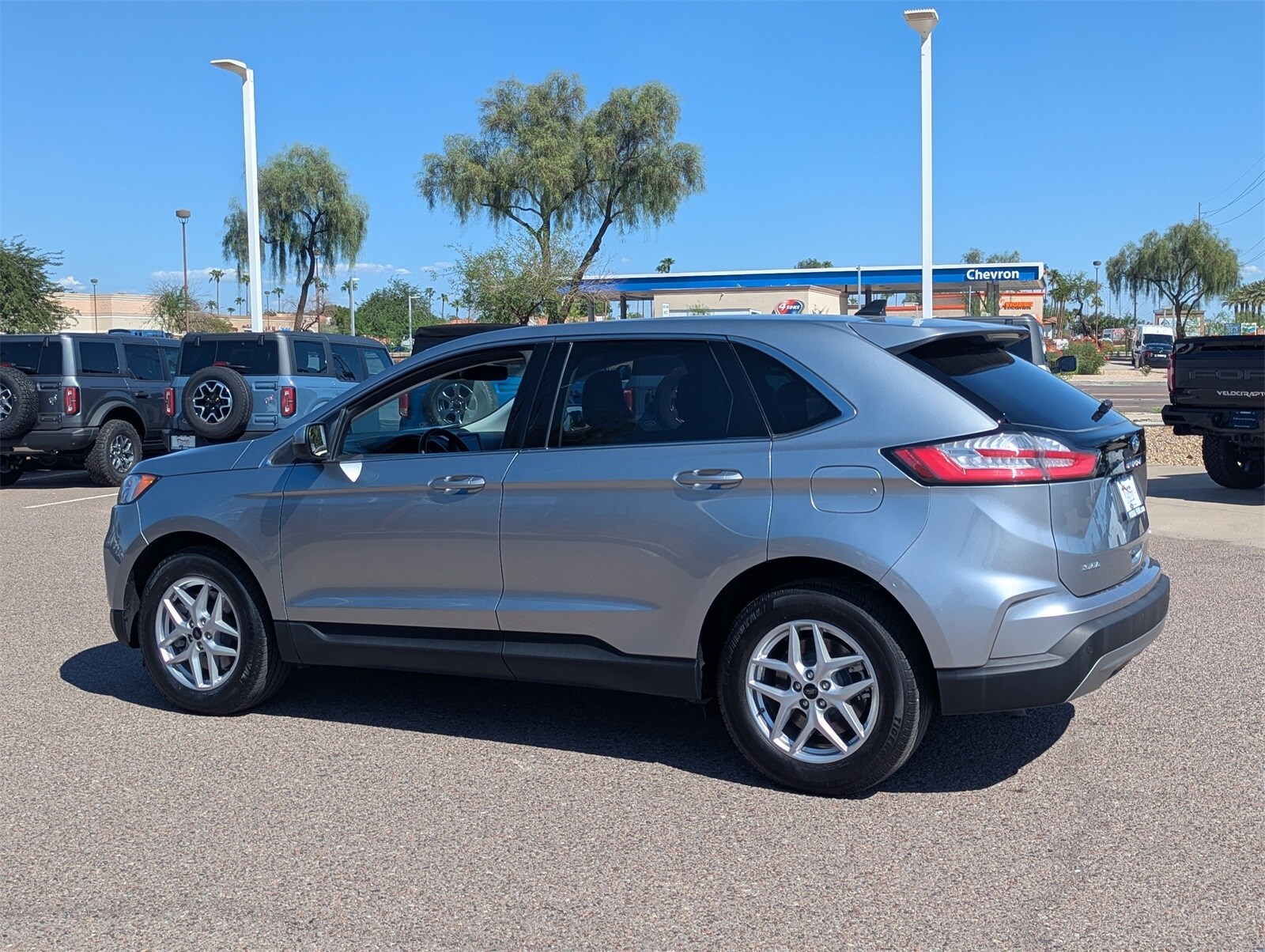 2024 Ford Edge SEL photo 4