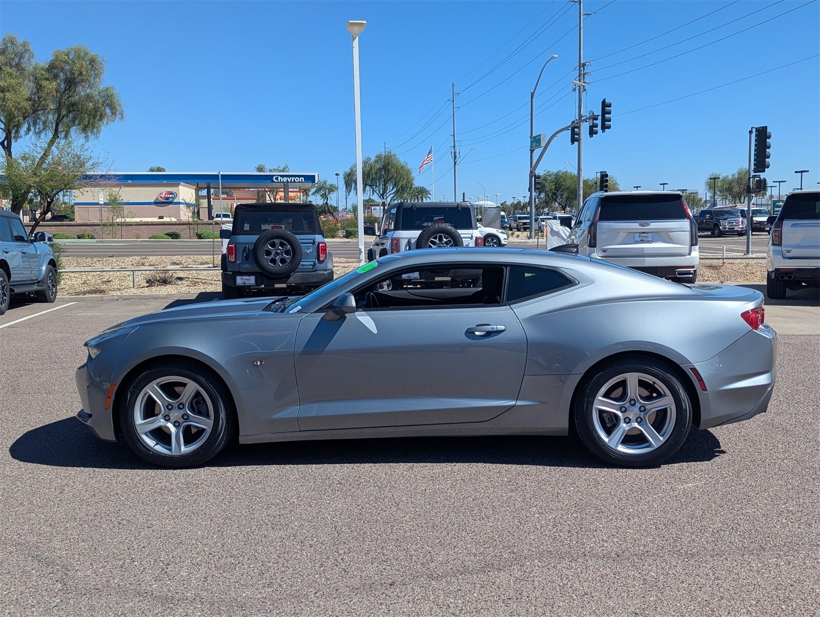 2023 Chevrolet Camaro 1LT photo 3