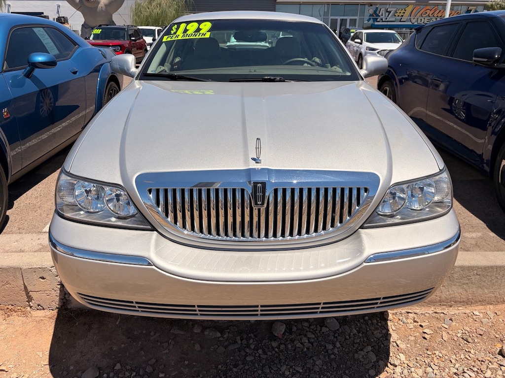 Used 2004 Lincoln Town Car Signature Sedan