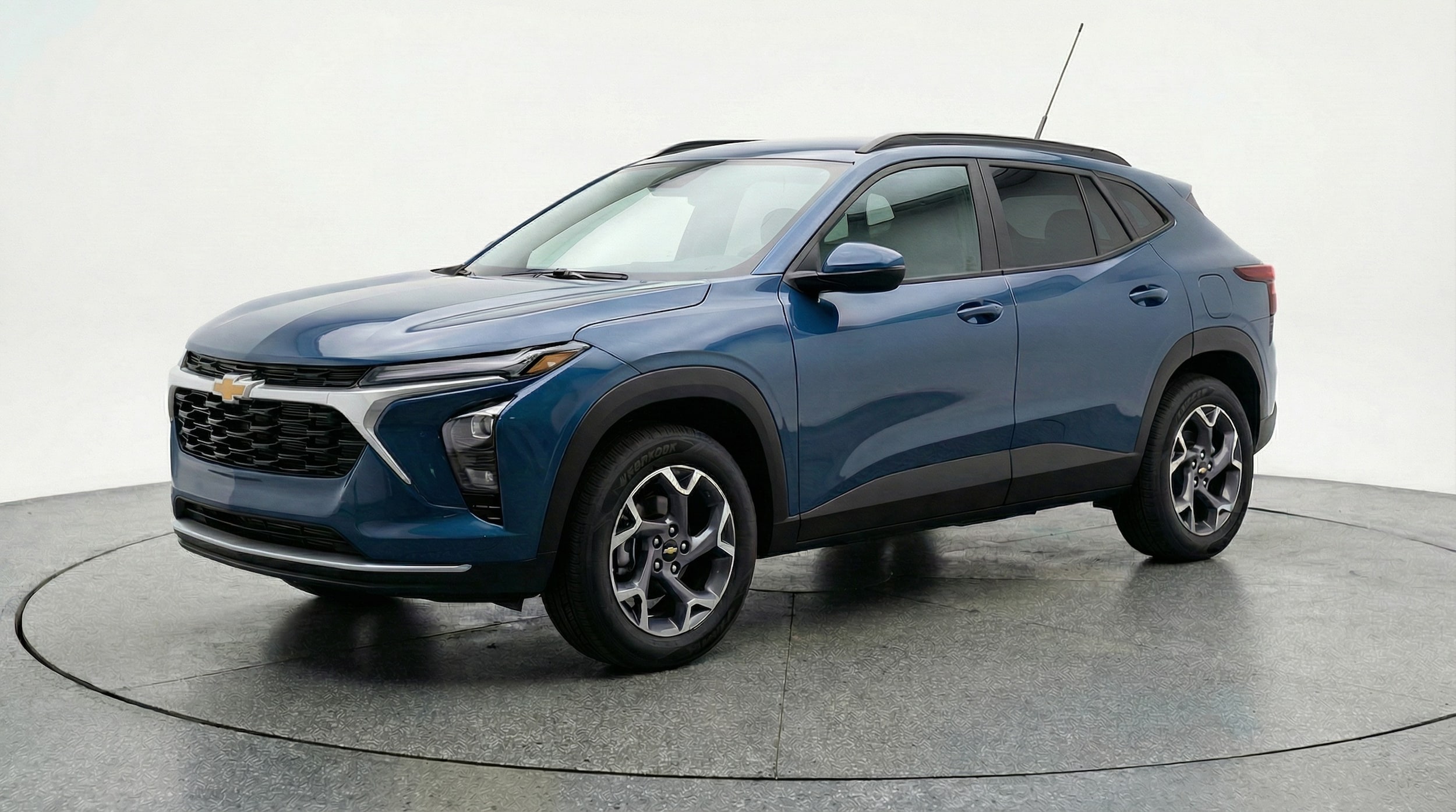 Thumbnail: 2025 Chevrolet Trax - 3