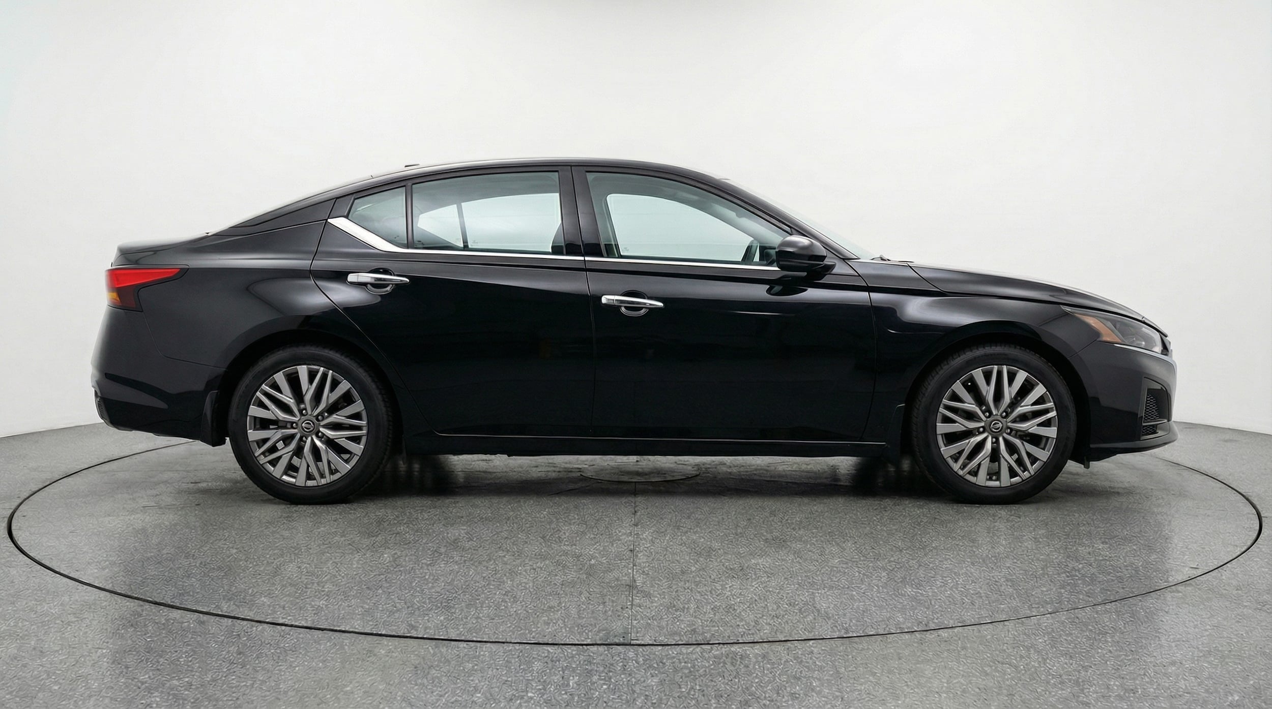 Thumbnail: 2025 Nissan Altima - 8