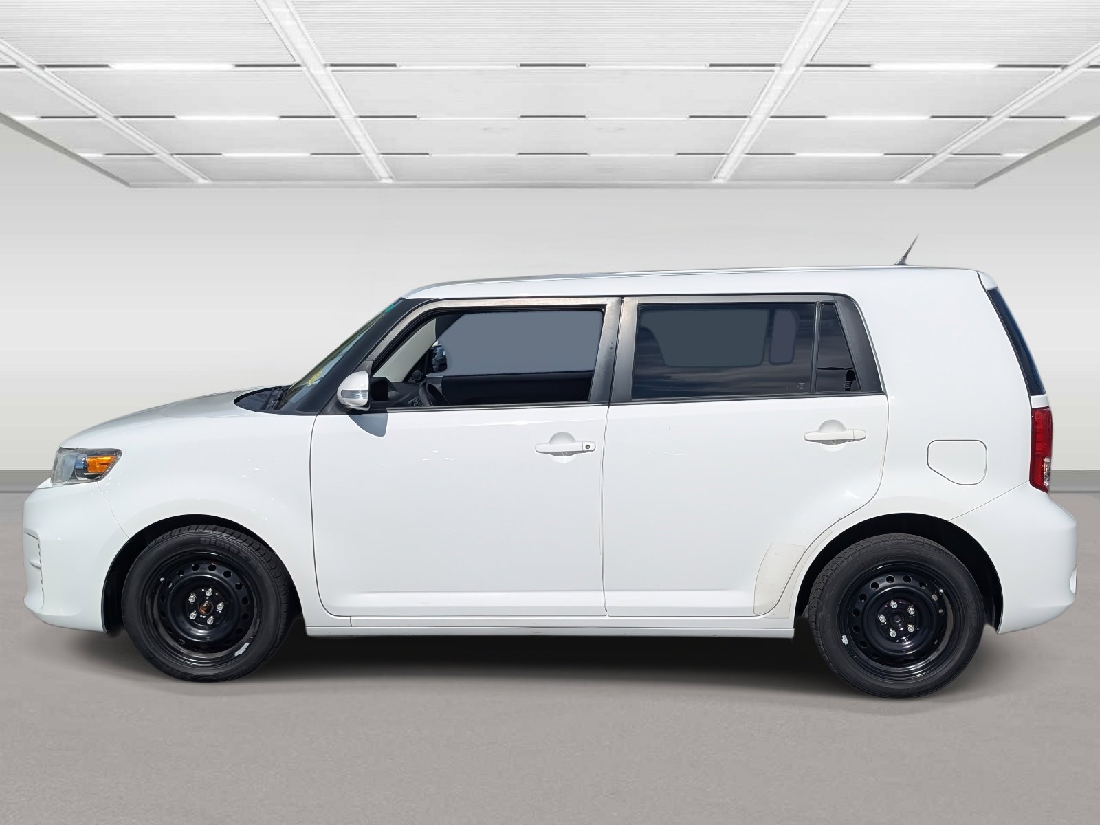 2015 Scion xB Base photo 2