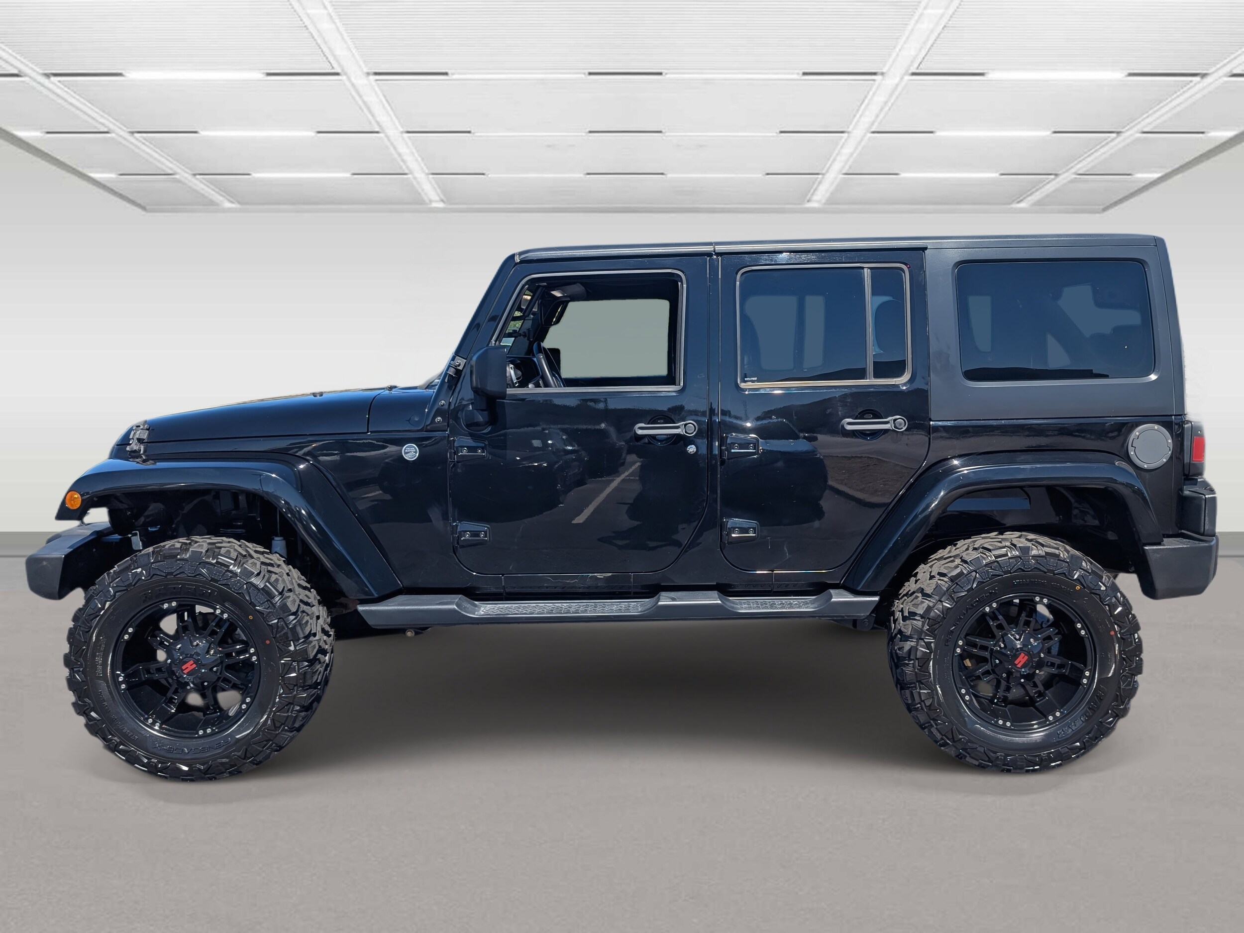 2015 Jeep Wrangler Unlimited Sahara photo 3