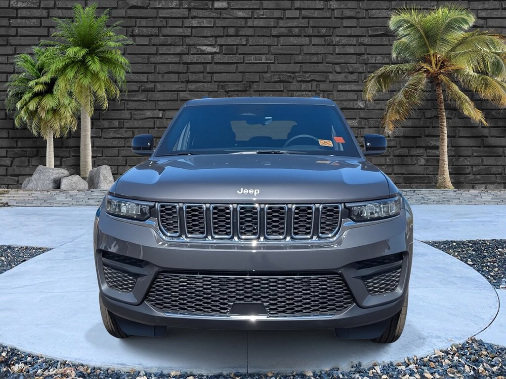 Used 2025 Jeep Grand Cherokee Laredo SUV