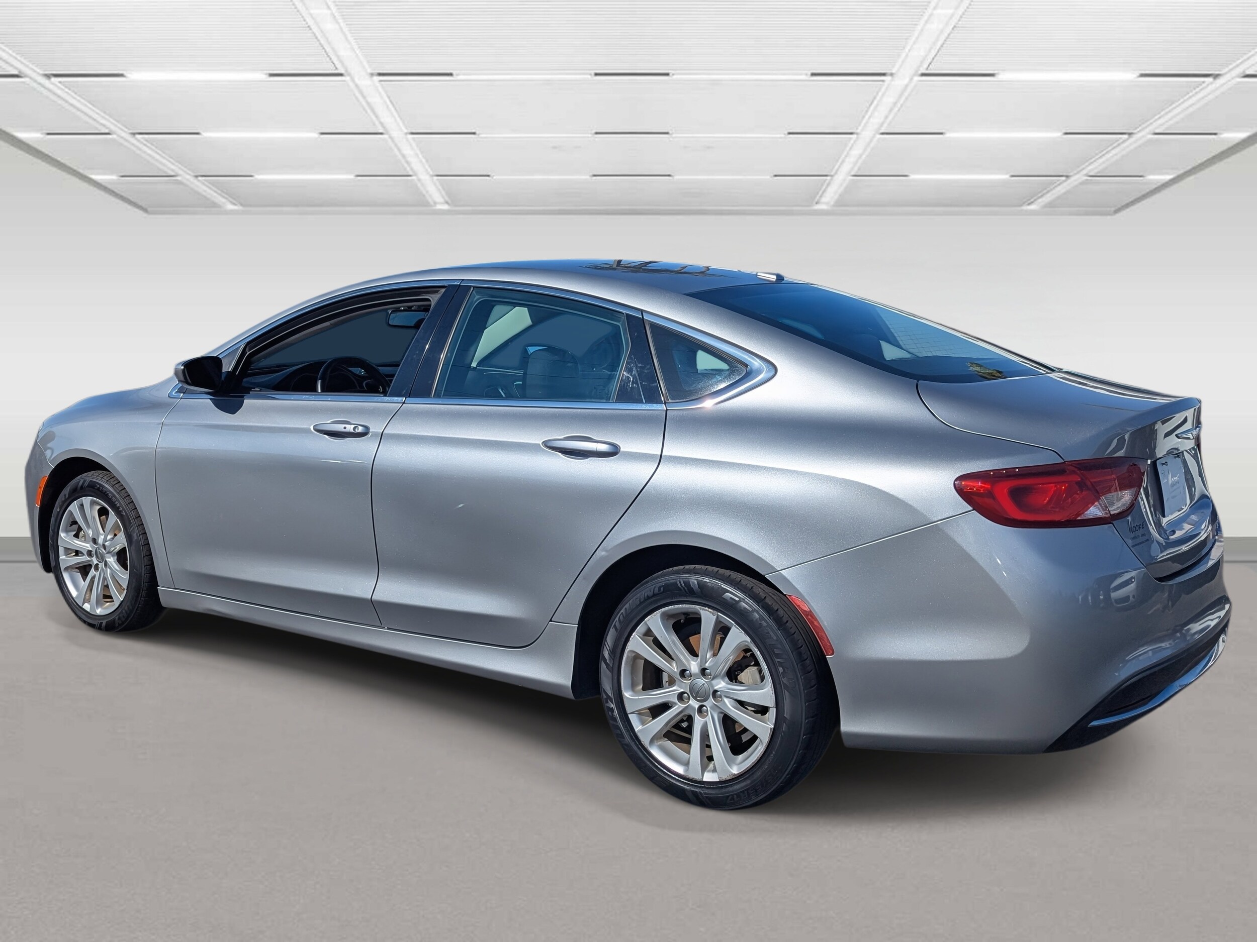 2015 Chrysler 200 Limited photo 2