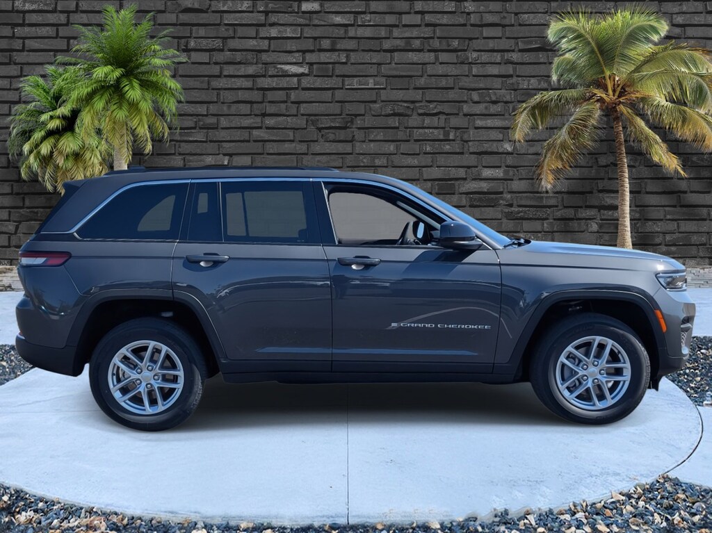 Used 2025 Jeep Grand Cherokee Laredo SUV