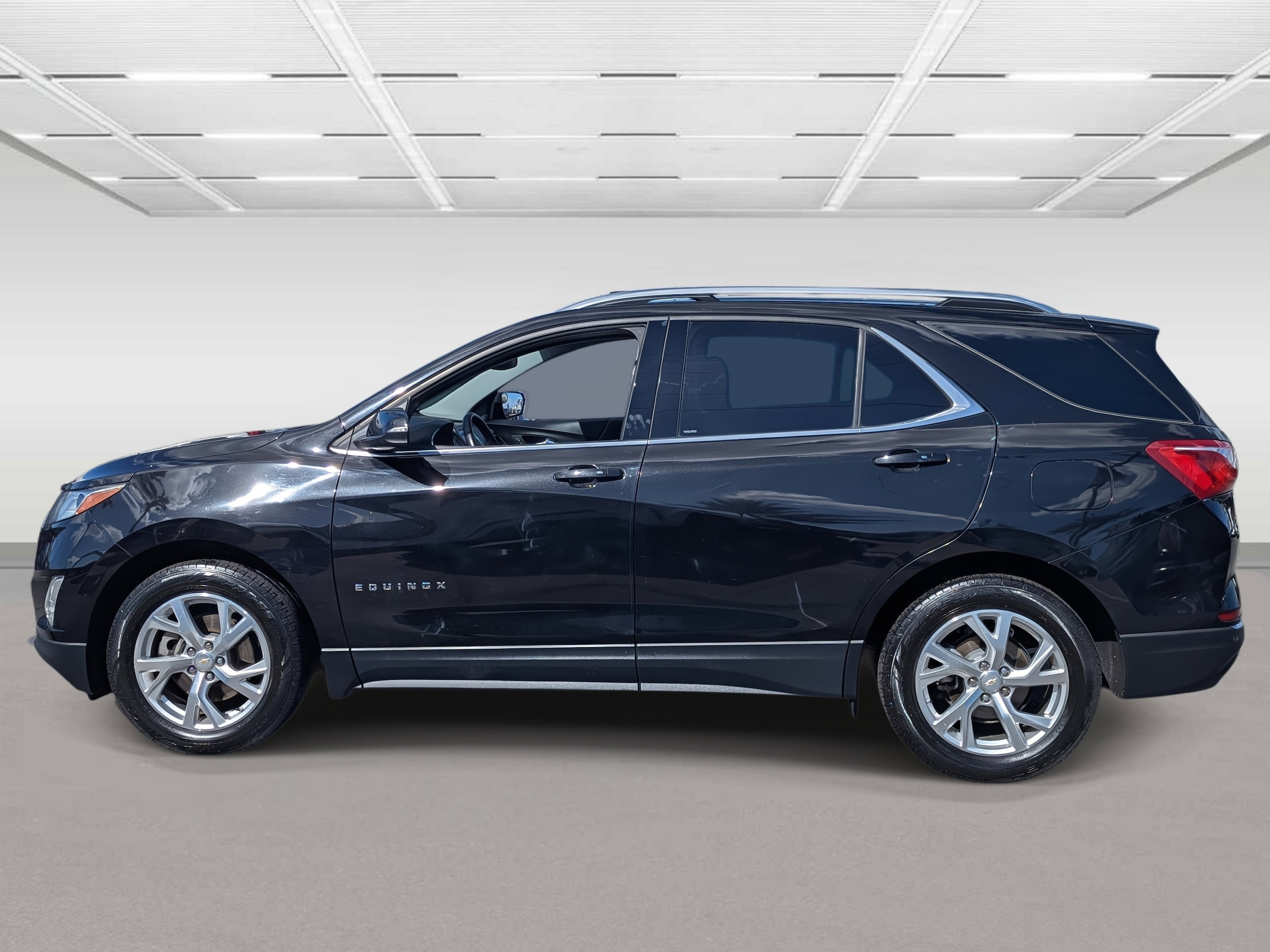 Used 2019 Chevrolet Equinox LT with VIN 2GNAXLEX6K6125786 for sale in Peoria, AZ