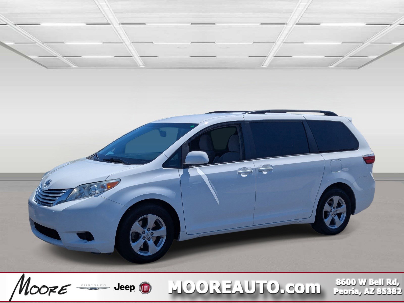2017 Toyota Sienna LE V6 8-Passenger's photo