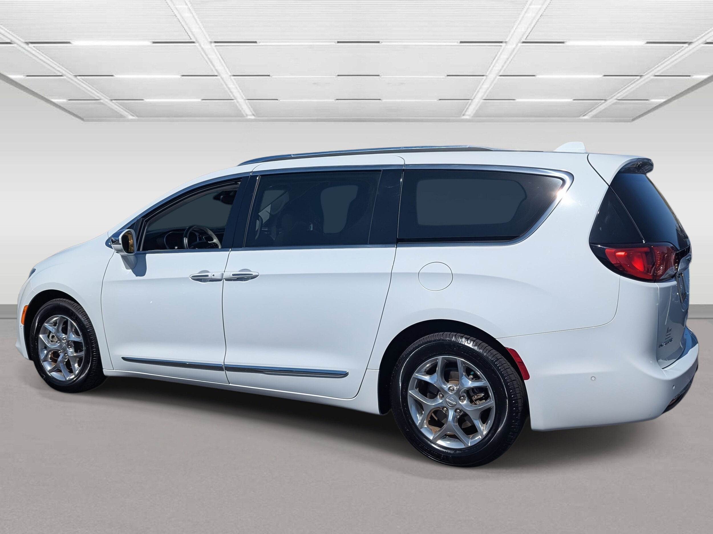 2018 Chrysler Pacifica Limited photo 3
