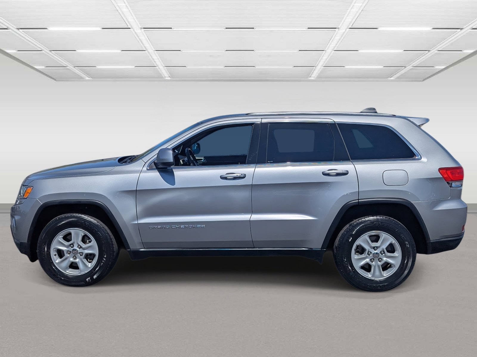 Used 2015 Jeep Grand Cherokee Laredo with VIN 1C4RJEAG9FC162892 for sale in Peoria, AZ