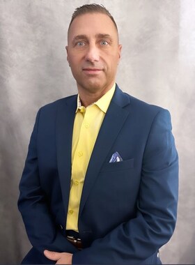 Staff member Steve Lewandowski from ID_e8c3e4c9f54c
