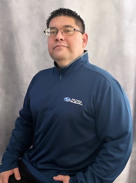 Staff member Gabriel from ID_5bfeee5cdb57