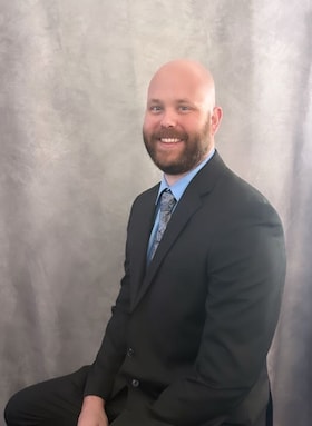 Staff member Van Leser from ID_e8c3e4c9f54c