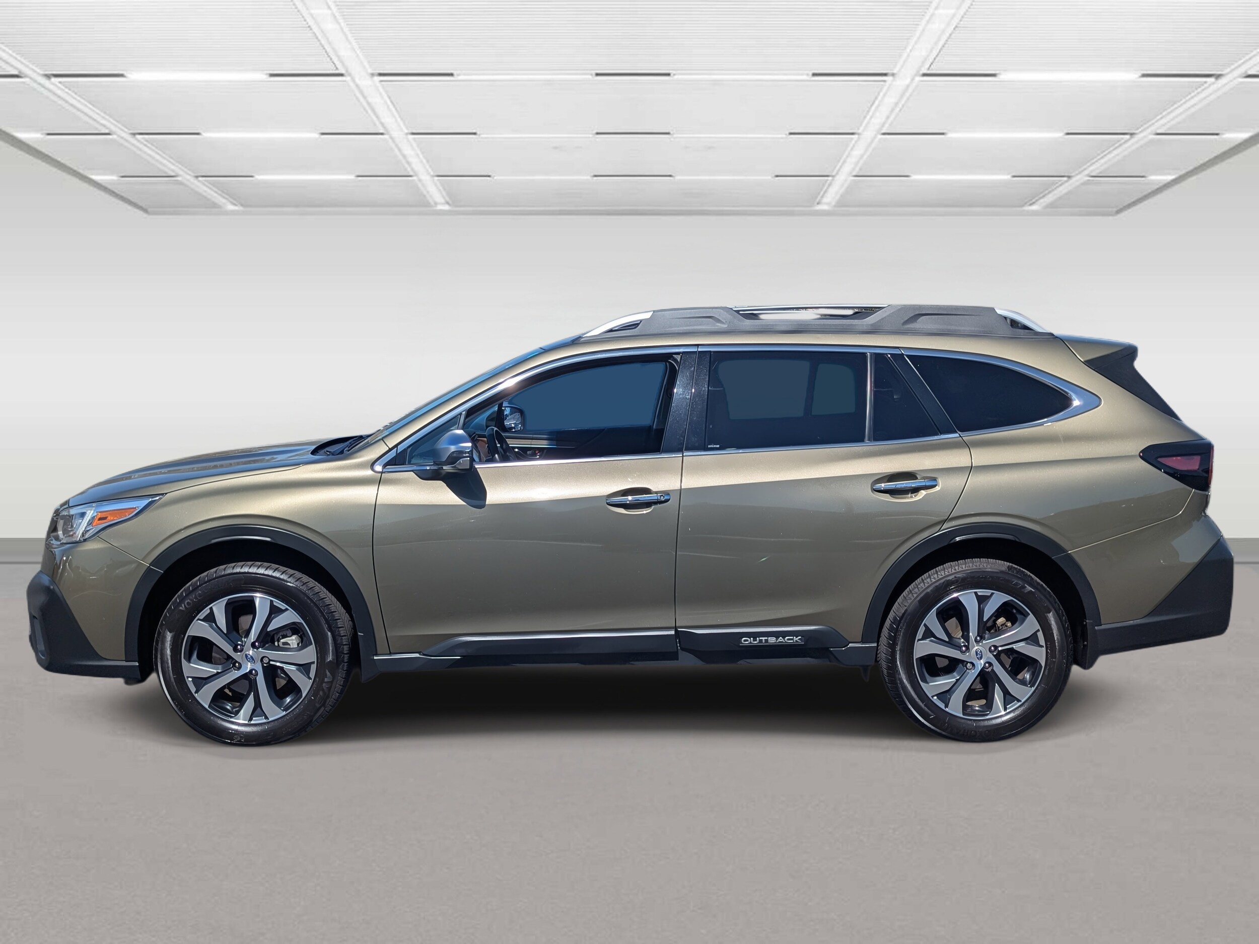 2020 Subaru Outback Touring photo 2
