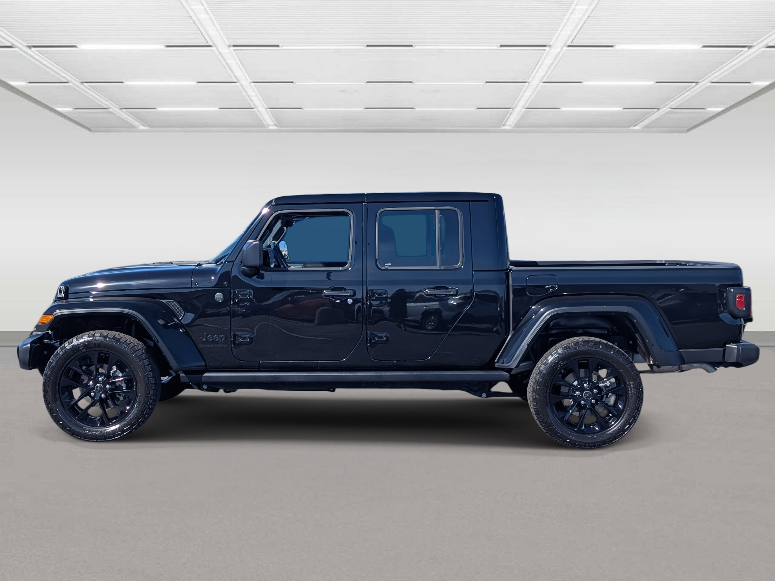 2025 Jeep Gladiator Sport photo 2