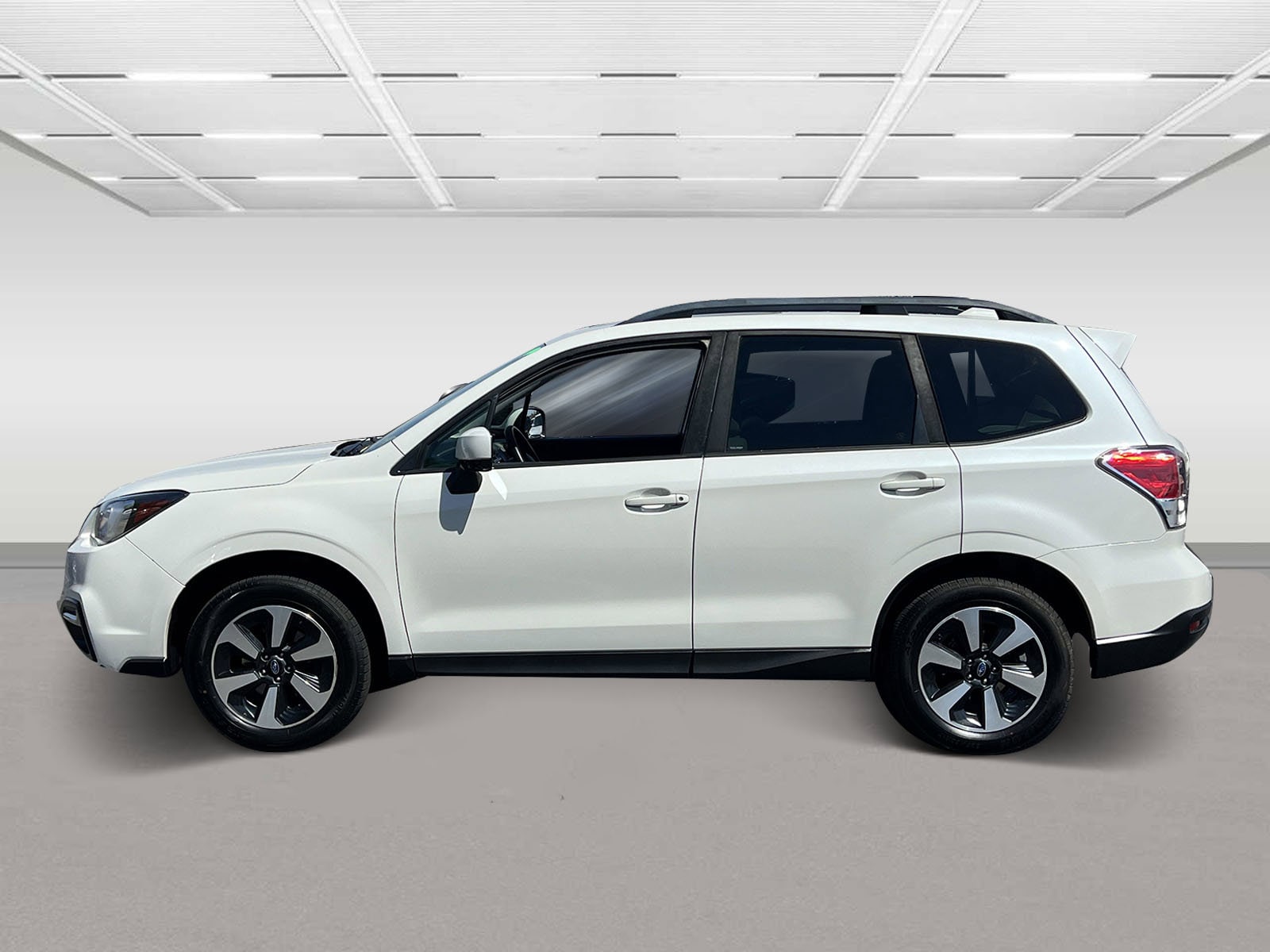Used 2018 Subaru Forester Premium with VIN JF2SJAEC4JH540387 for sale in Peoria, AZ