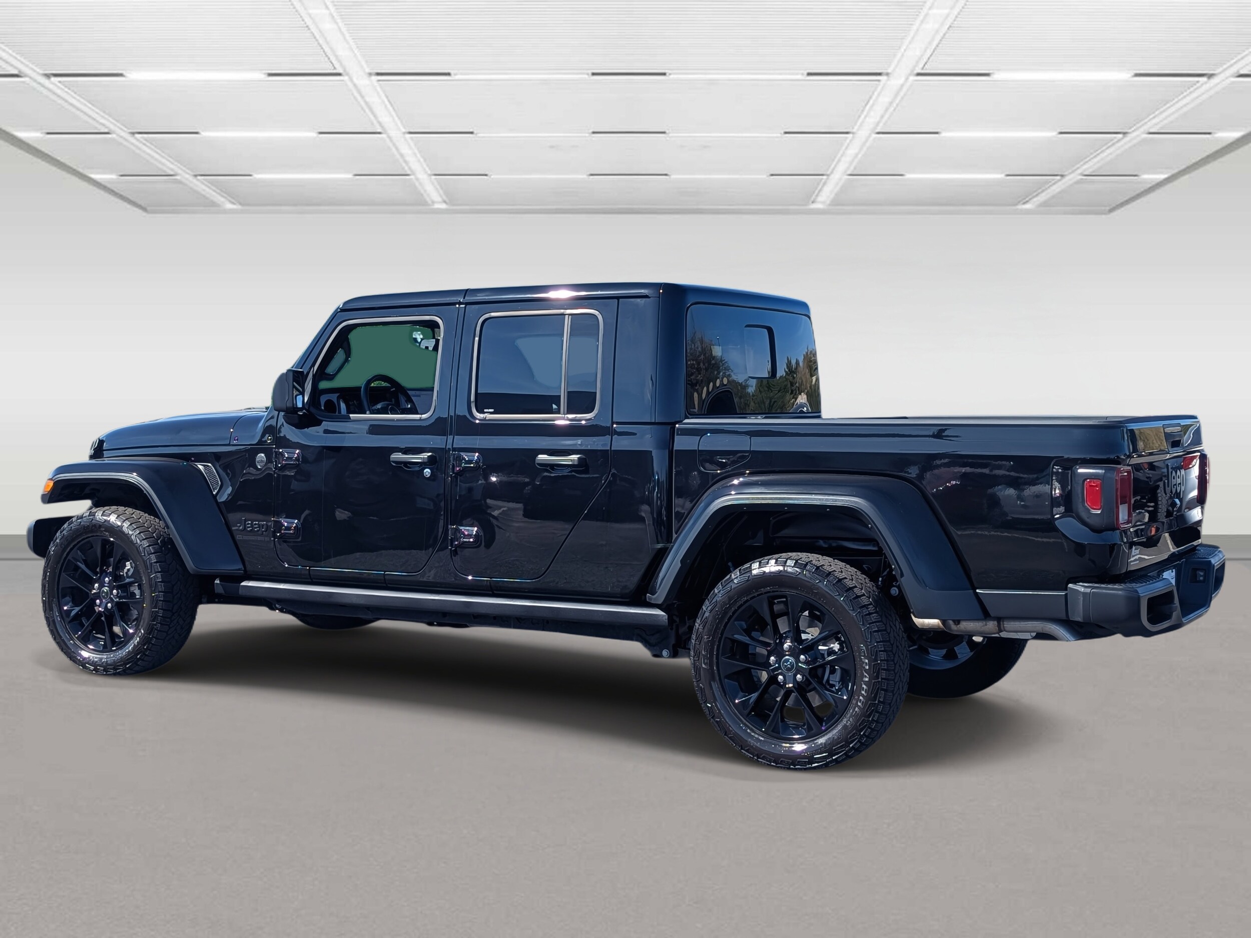 2025 Jeep Gladiator Sport photo 3