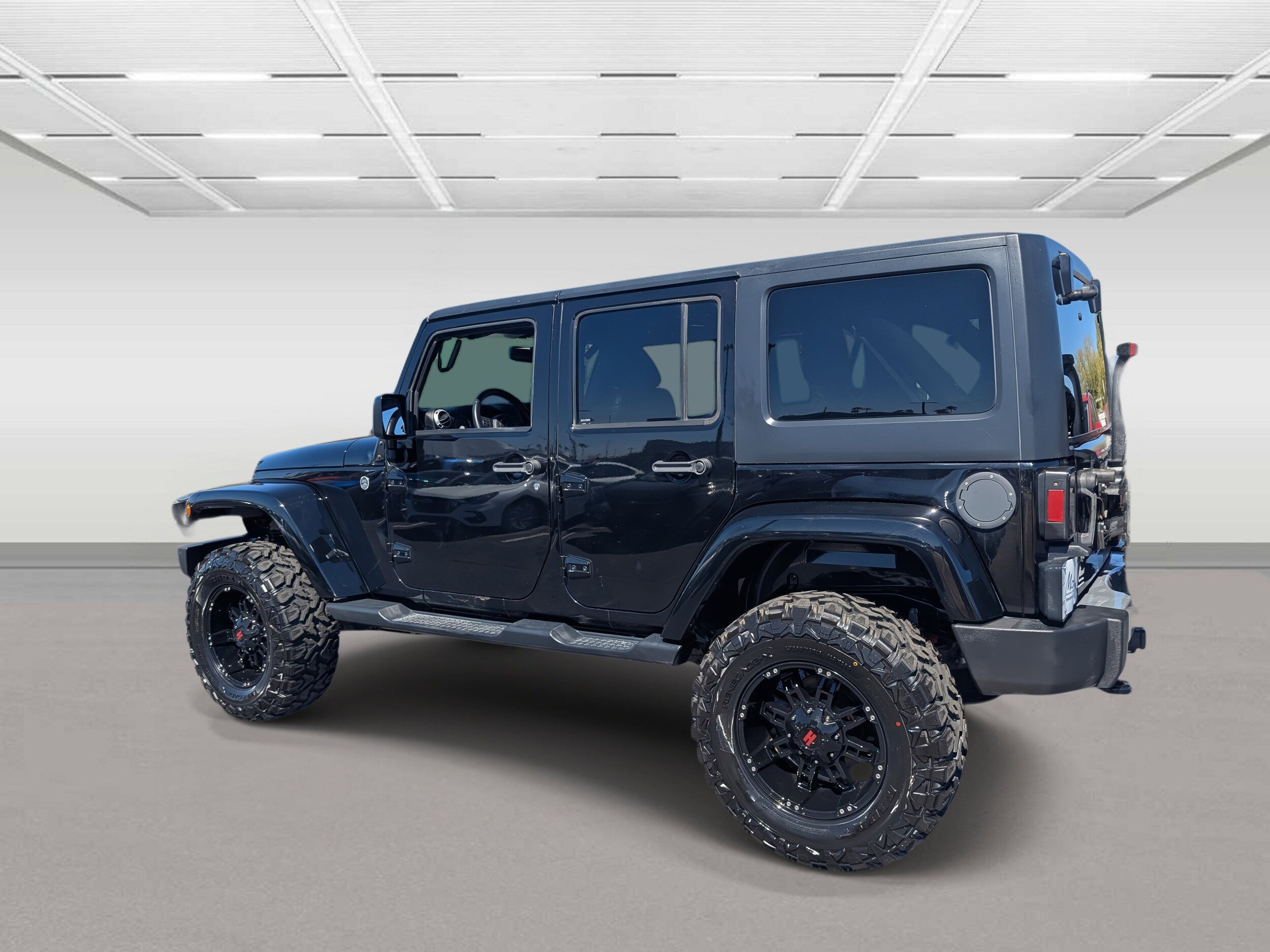2015 Jeep Wrangler Unlimited Sahara photo 2