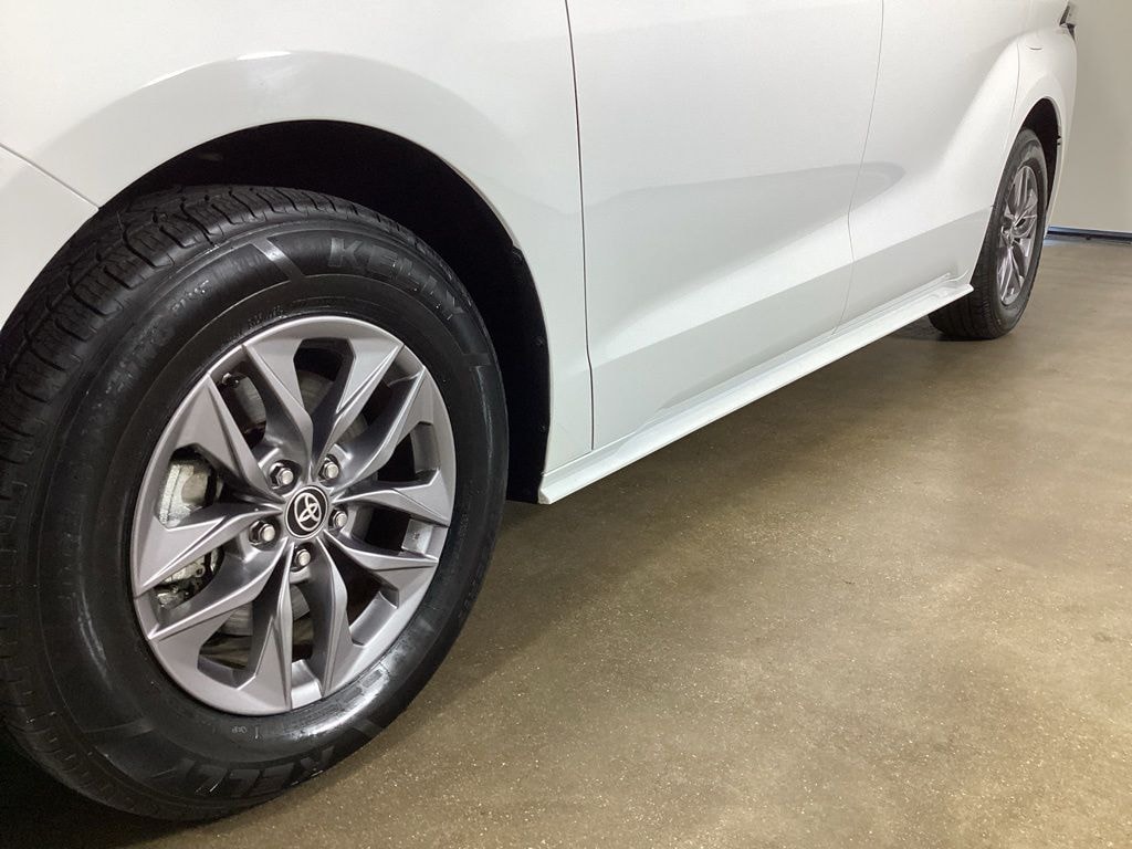 Used 2024 Toyota Sienna LE Minivan/Van