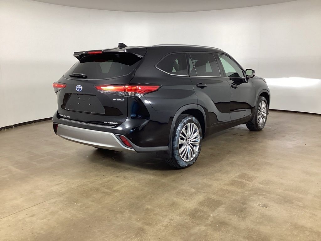 Used 2023 Toyota Highlander Hybrid Platinum SUV
