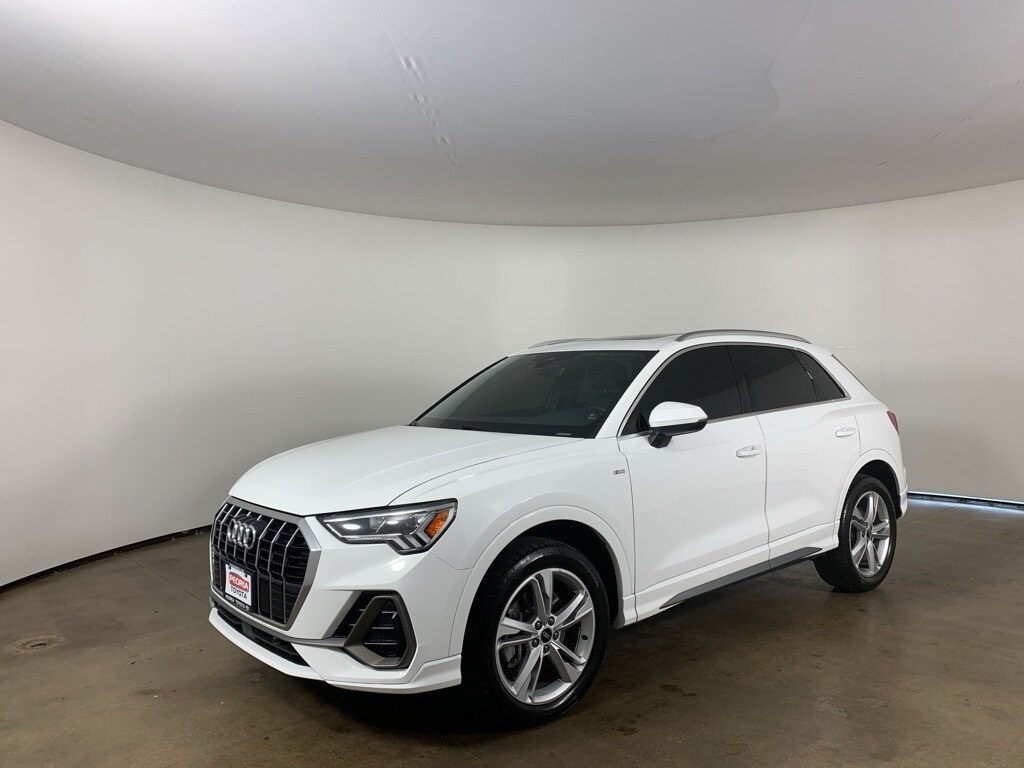 2021 Audi Q3 S line Premium Plus photo 2