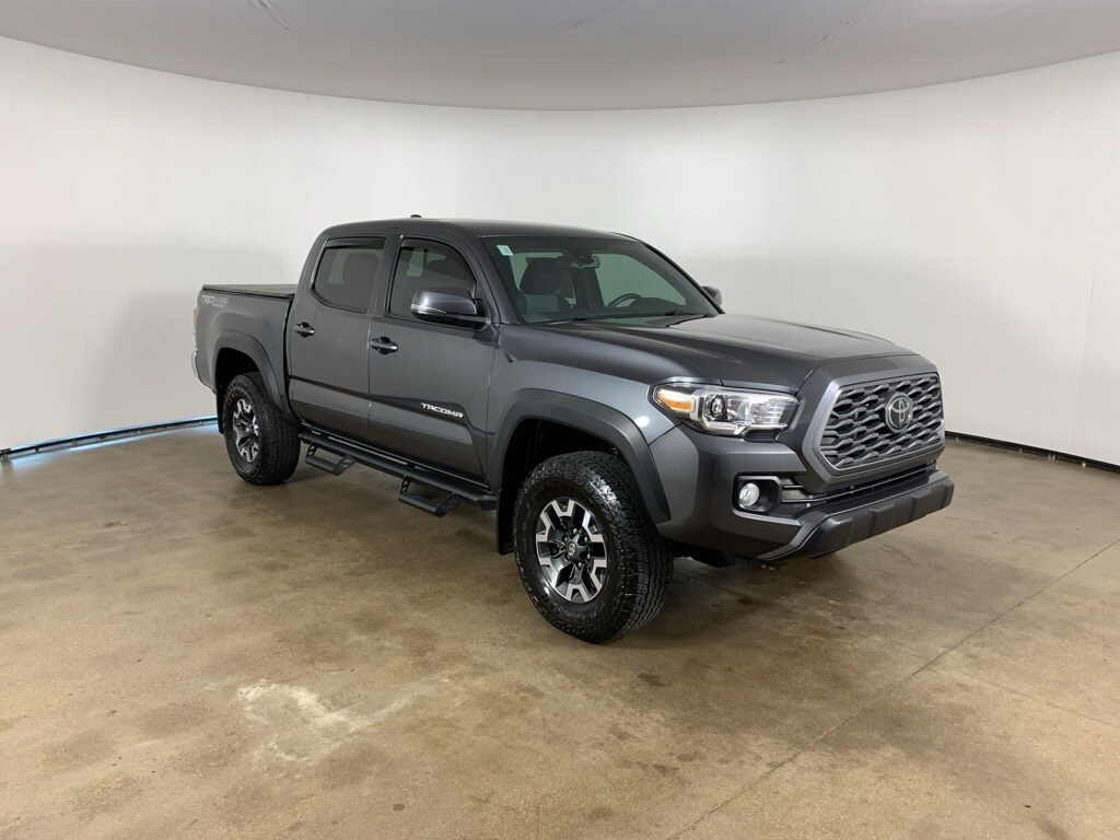2023 Toyota Tacoma TRD Off-Road photo 3