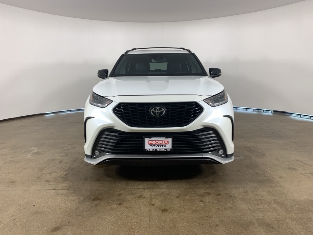 Used 2022 Toyota Highlander XSE with VIN 5TDJZRBH6NS211712 for sale in Peoria, IL