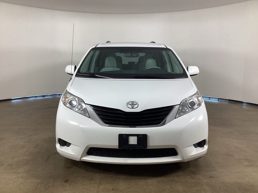 Used 2013 Toyota Sienna LE Minivan/Van