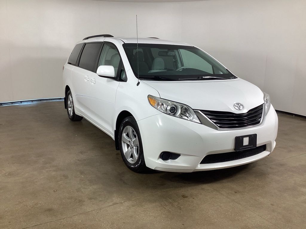 Used 2013 Toyota Sienna LE Minivan/Van