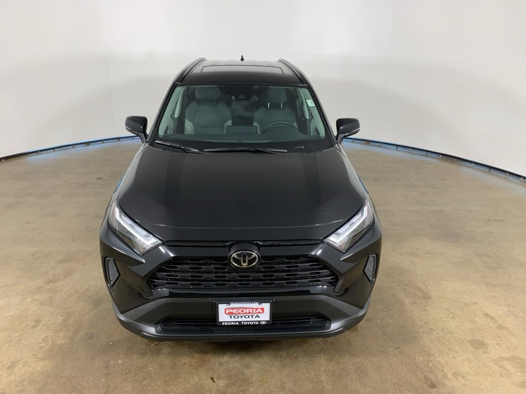 2025 Toyota RAV4 XLE photo 4