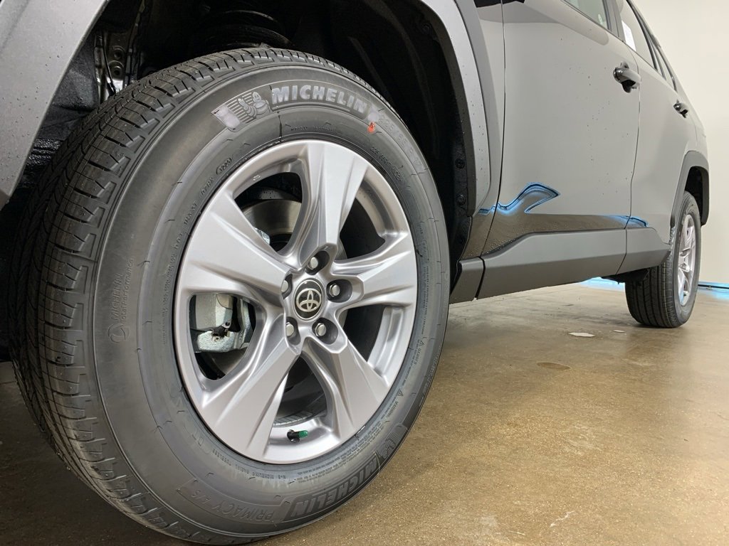 2025 Toyota RAV4 XLE photo 2