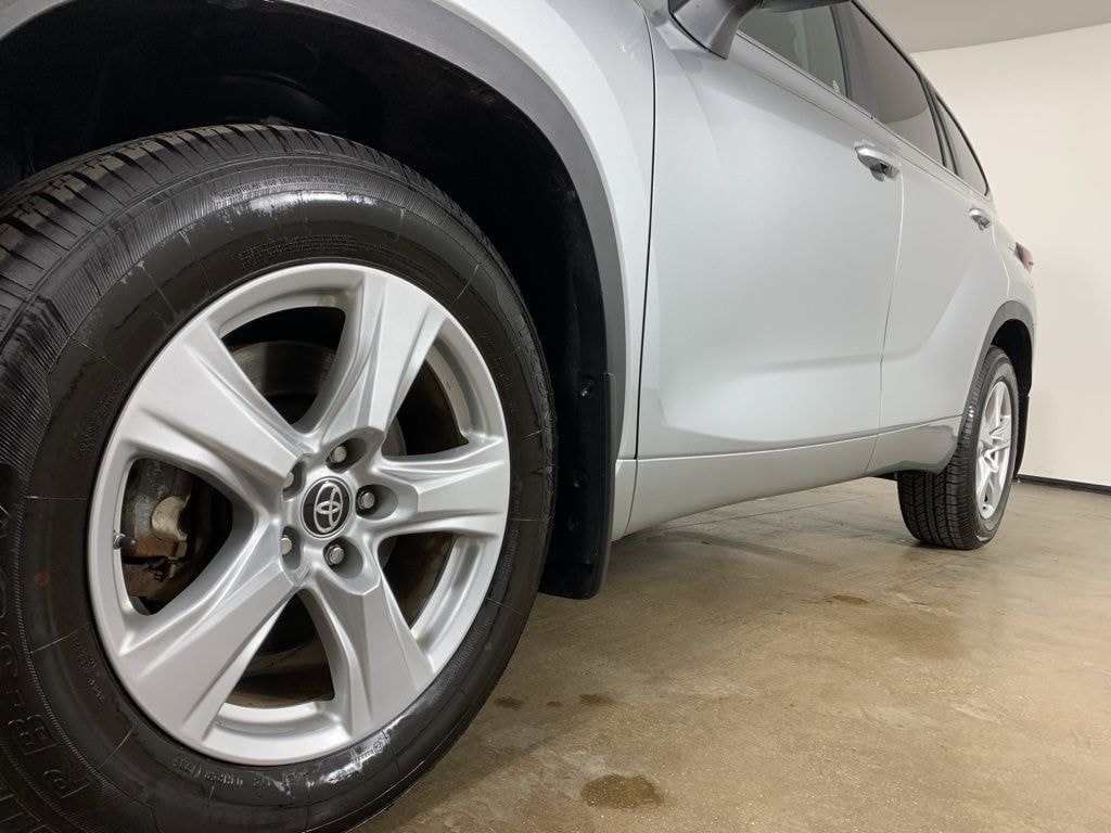 Used 2024 Toyota Highlander LE SUV