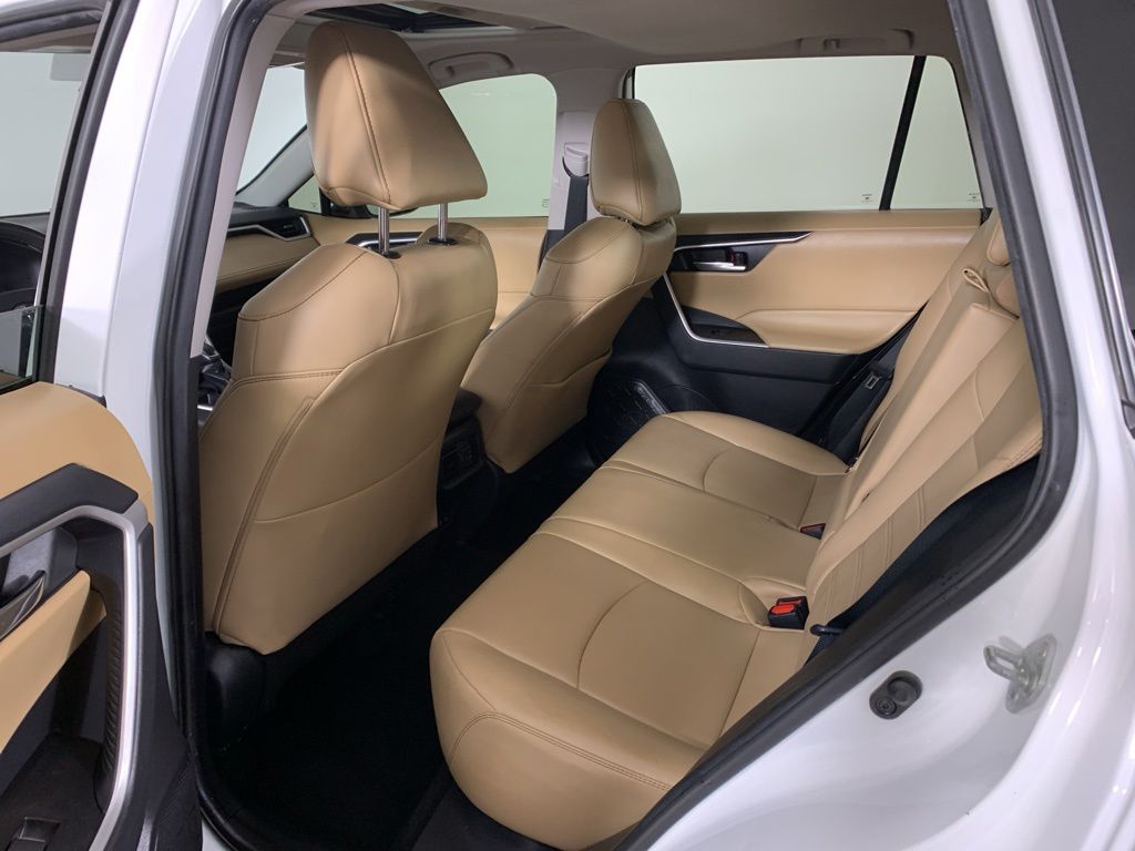 2020 Toyota RAV4 XLE Premium - Photo 32