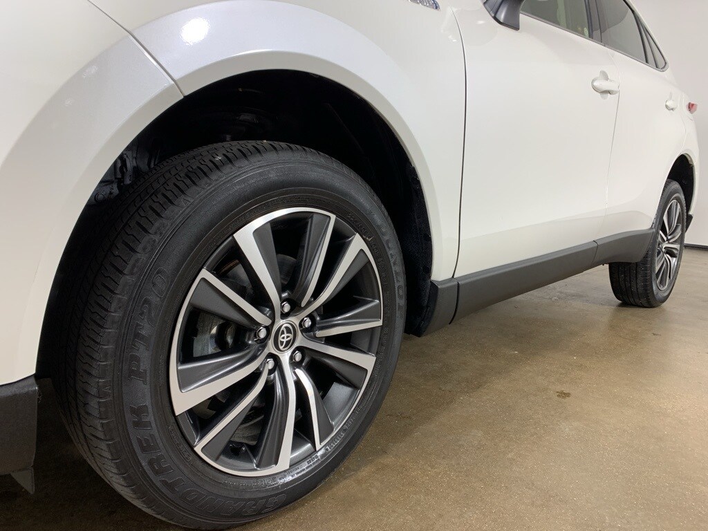 2021 Toyota Venza LE photo 2