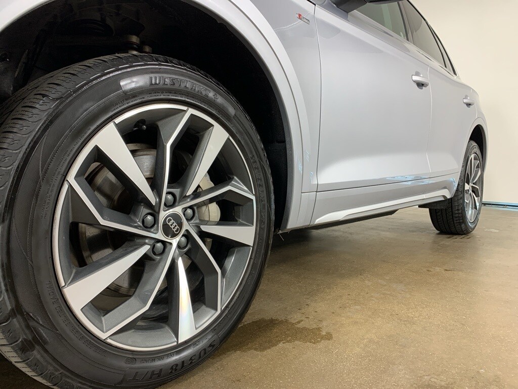 2023 Audi Q5 45 S line Premium Plus photo 2
